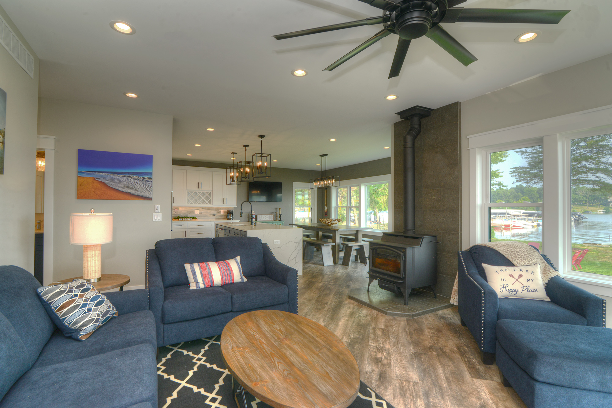 Rent a Lake Delavan 4 Bedroom Luxurious Vacation Home