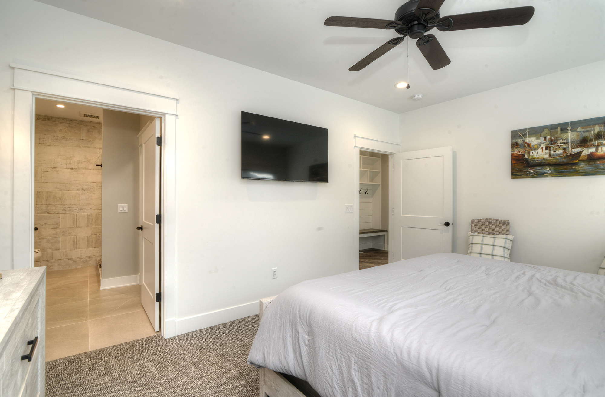 Rent a Lake Delavan 4 Bedroom Luxurious Vacation Home